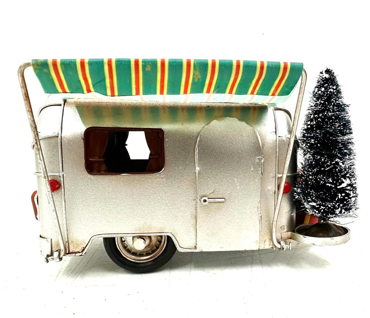 Christmas Silver Caravan Airstream - Image 4