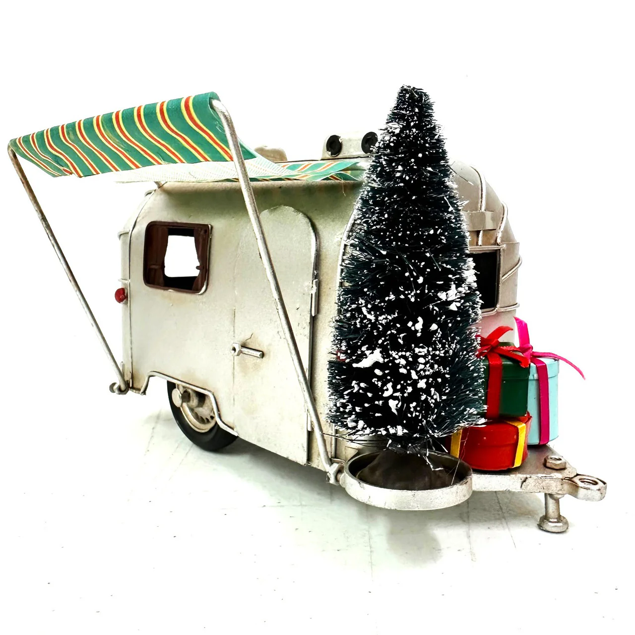 Christmas Silver Caravan Airstream - Image 8
